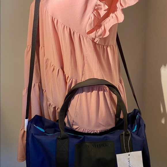 Clearance! 🦋 Weekender Bag - Picture 4 of 4